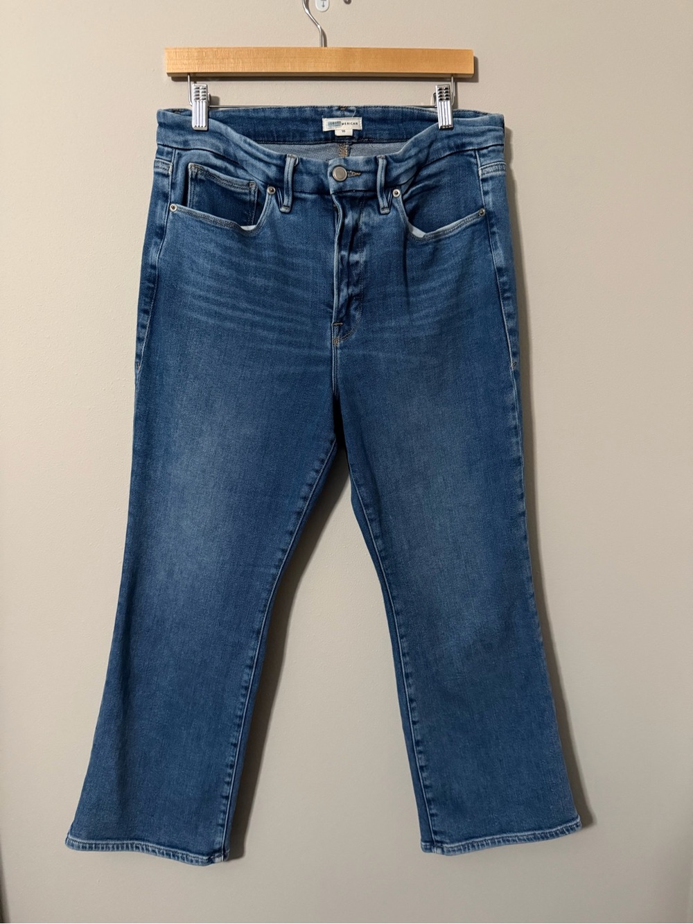 Good American Cropped Kick Flare Jeans Medium Wash Women’s Size 16